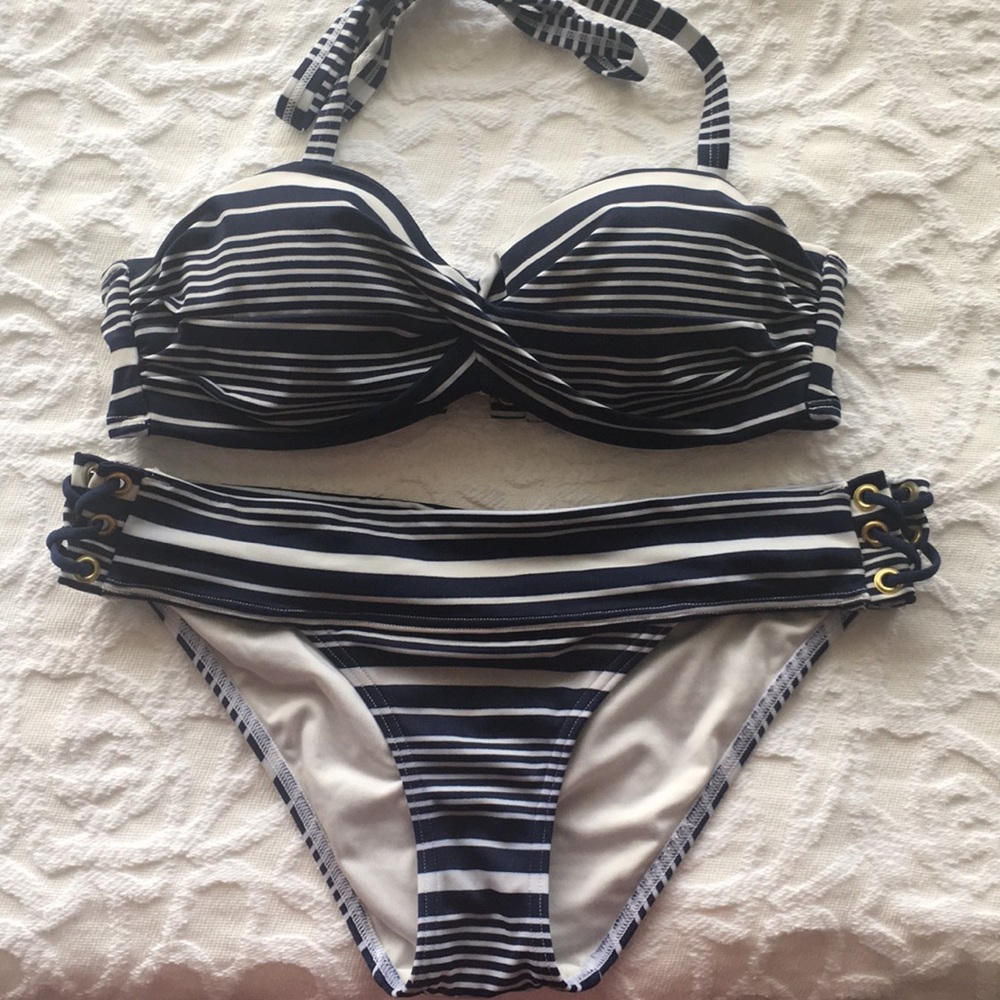 Victoria’s secret swim. Size 34B In good condition
